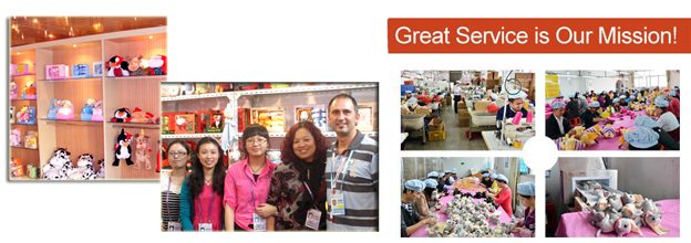 Happy Toy team with international customers at a trade fair
